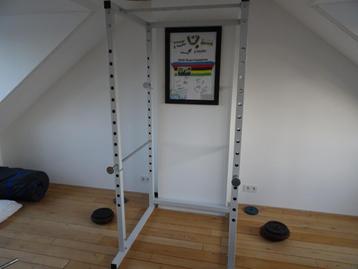 Powercage Gorilla Sports met spotters en optrekstang beschikbaar voor biedingen