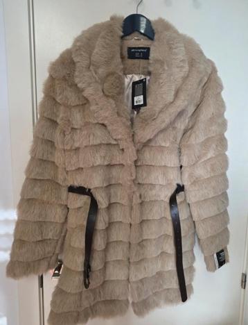 Nieuwe winterjas maat 40 beschikbaar voor biedingen