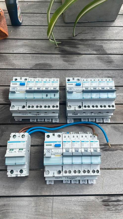 12 groepen 3 x aardlekschakelaar hoofdschakelaar groepenkast, Doe-het-zelf en Verbouw, Elektra en Kabels, Zo goed als nieuw, Overige typen