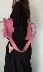 Trendy pink suede bag, Sieraden, Tassen en Uiterlijk, Tassen | Damestassen, Ophalen of Verzenden, Nieuw, Roze, Schoudertasje