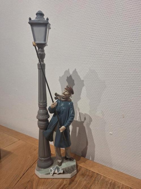 Lladro lampaansteker no 5202, lamplighter, lantaarn, man, Verzamelen, Beelden en Beeldjes, Gebruikt, Ophalen of Verzenden