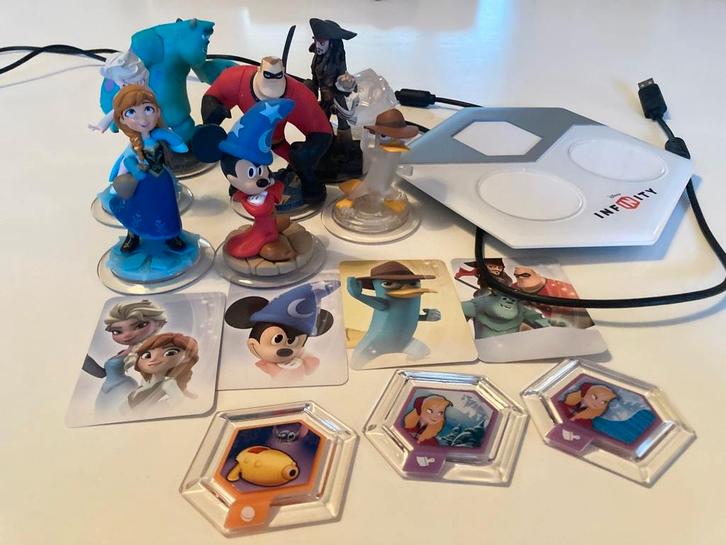 Disney Infinity Wii U spel start set incl 7 characters, Spelcomputers en Games, Games | Nintendo Wii U, Zo goed als nieuw, Avontuur en Actie