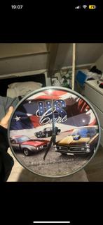 Auto klok us cars, Huis en Inrichting, Woonaccessoires | Klokken, Ophalen of Verzenden, Zo goed als nieuw, Analoog, Wandklok