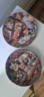 2 schotels van kahla porselein met kittens, Verzamelen, Ophalen of Verzenden, Zo goed als nieuw, Porselein, Kop en/of schotel