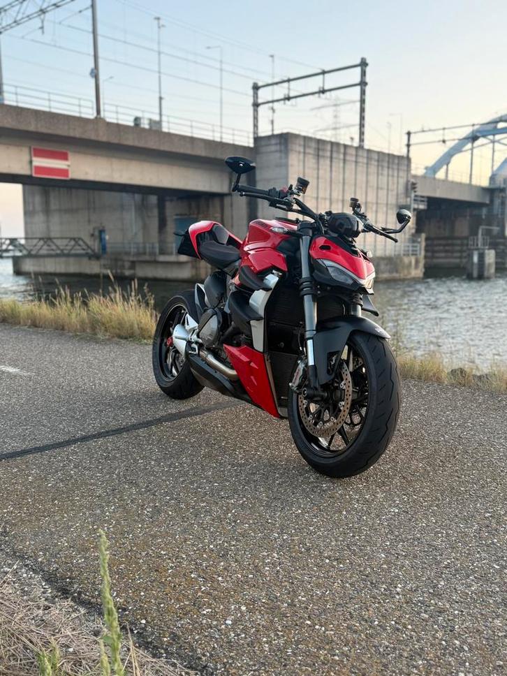 Ducati Streetfighter V2 2022 – Garantie, Motoren, Motoren | Ducati, Particulier, Naked bike, 2 cilinders, Motorrijbewijs A, ABS