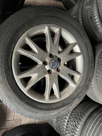 Volvo sportvelgen met banden beschikbaar voor biedingen