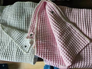 Koeka deken dubbelzijdig roze/wit en badcape beschikbaar voor biedingen