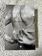 John Irving - In een mens, Boeken, Ophalen of Verzenden, Zo goed als nieuw, John Irving