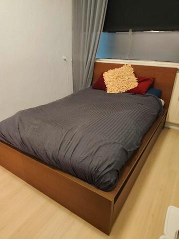 Bruin houtlook IKEA Malm bed