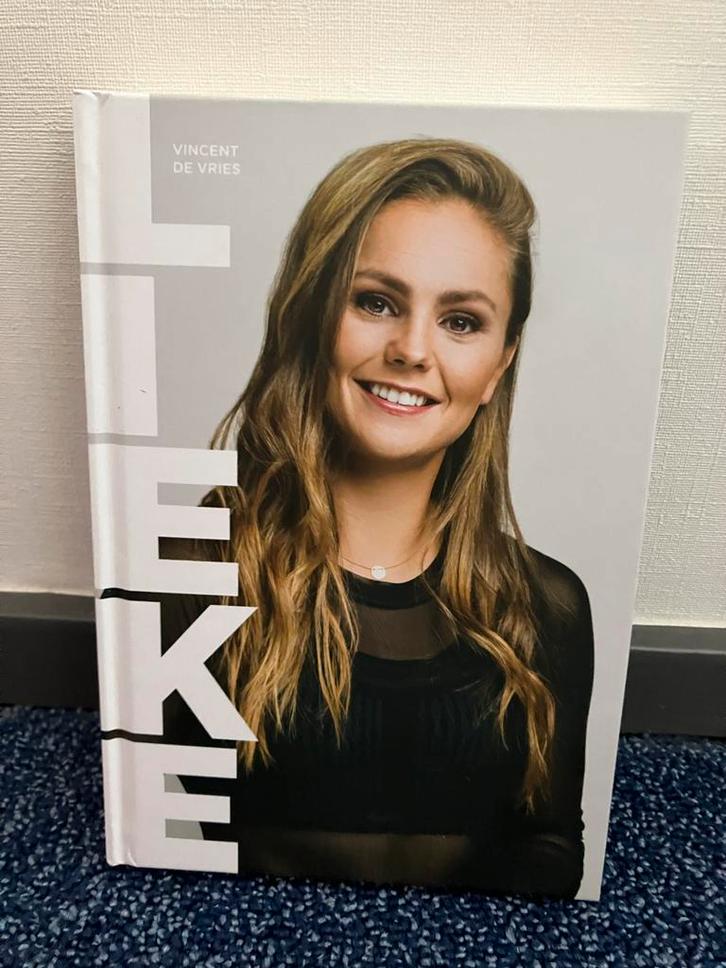 Boek Lieke Martens - Van Nieuw Bergen naar Barcelona, Boeken, Biografieën, Zo goed als nieuw, Sport, Ophalen of Verzenden
