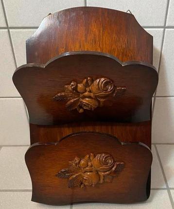 Antiek houten lectuur wandhanger houtsnijwerk bloemstukjes. beschikbaar voor biedingen