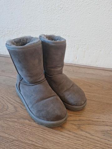 Grijze halfhoge ugg | warme ugg | maat 34 (valt als 36) beschikbaar voor biedingen
