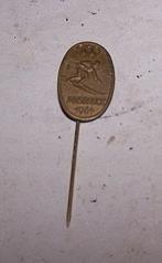 Vintage koperen pin Olympische spelen Tokio 1964. Voetbal., Ophalen of Verzenden, Zo goed als nieuw, Overige sporten, Overige typen