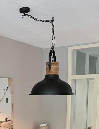 Industriële hanglamp beschikbaar voor biedingen