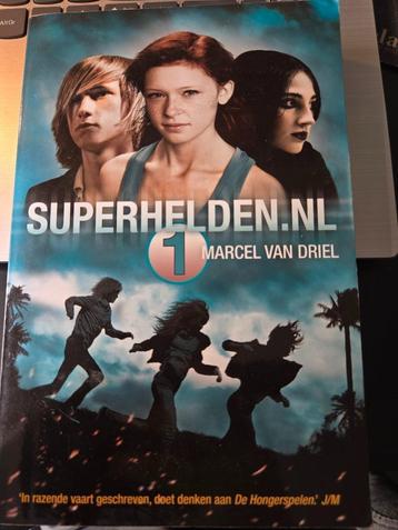 Boek: Superhelden .nl 1 ; Marcel van Driel blz.256 . beschikbaar voor biedingen