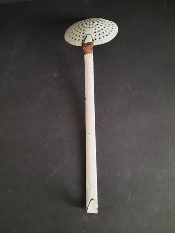 Schuimspaan wit emaille Afmeting: Lang 35 cm Conditie: Gebru beschikbaar voor biedingen