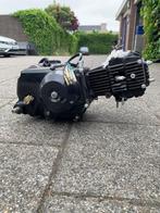 50cc viertaktmotor schakel, Fietsen en Brommers, Brommeronderdelen | Algemeen, Ophalen, Zo goed als nieuw, Cilinder