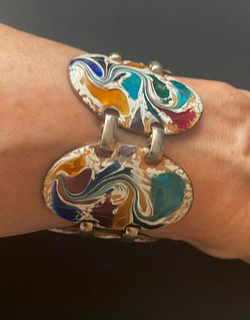Vintage armband met geëmailleerde panelen beschikbaar voor biedingen