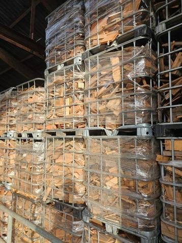 Haardhout voor weinig beschikbaar voor biedingen