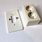 Dubbele wandcontactdoos opbouw randaarde wit + montagedeksel, Ophalen of Verzenden