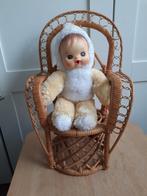Schattig oud popje jaren '60 + stoel., Verzamelen, Poppen, Ophalen of Verzenden, Gebruikt, Pop
