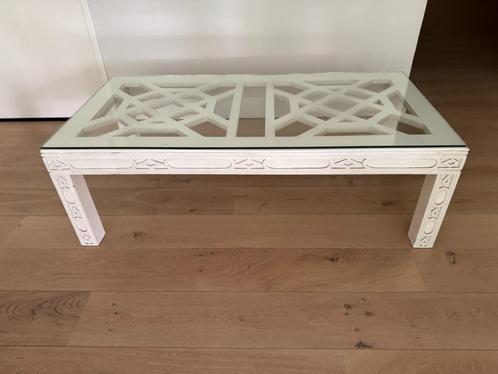 Witte houten salontafel met glazen blad, Huis en Inrichting, Tafels | Salontafels, Gebruikt, Minder dan 50 cm, 50 tot 100 cm, 100 tot 150 cm