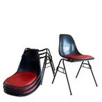 Vier Donkerblauwe Eames Shells, Rode kussens, Herman Miller, Ophalen, Gebruikt, Overige kleuren, Onbekend