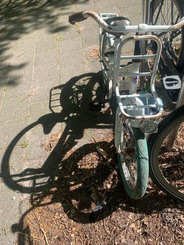 Kleine meisjes fiets  beschikbaar voor biedingen