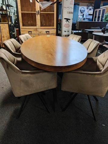 Ovale tafel (outlet) beschikbaar voor biedingen