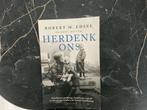 Boek Herdenk Ons - Oorlogskerkhof Margraten, Boeken, Ophalen, Tweede Wereldoorlog, Zo goed als nieuw, Overige onderwerpen