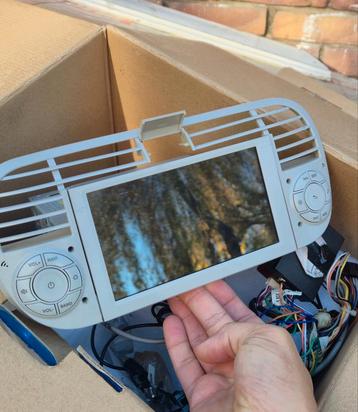 Fiat 500 Auto navigatie Entertainment Systeem beschikbaar voor biedingen