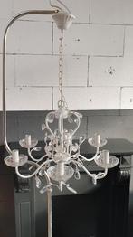 Brocante kroonluchter, 6 kaars, wit metaal en kunststof. S26, Tweedehands verkoop, Tweedehands verkoop, Gebruikt, Ophalen of Verzenden