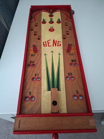 Vintage, antiek houten knikkerspel. beschikbaar voor biedingen
