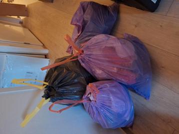 Zakken dames kleding  beschikbaar voor biedingen