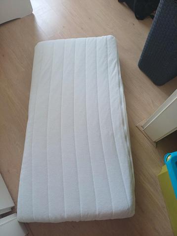 Hele set voor baby/peuterbed (matras, overtrek, dekbed etc) beschikbaar voor biedingen