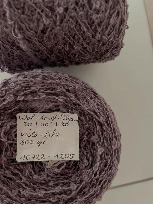 Zachte Bouclé Wol Garen - Lila/Viola - 300 gram, Hobby en Vrije tijd, Breien en Haken, Nieuw, Breien of Haken, Wol of Garen, Ophalen of Verzenden