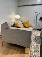 NIEUWSTAAT Design on Stock 2.5-zits bank + Hocker – Beige, 75 tot 100 cm, Ophalen of Verzenden, Zo goed als nieuw, Rechte bank