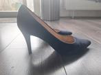 Blauwe suede pump Unisa, Blauw, Ophalen of Verzenden, Zo goed als nieuw, Unisa