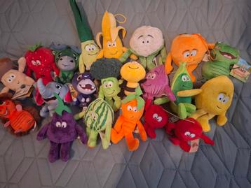 Grote verzameling van 20 knuffels beschikbaar voor biedingen