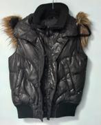 Mooie bodywarmer met nep bontkraag, Maat 38/40 (M), Zwart, Ophalen of Verzenden, Gedragen