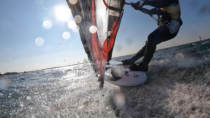 Windsurf race en slalom zeilen, boards garage opruiming, Watersport en Boten, Windsurfen, Gebruikt, Zeil, Minder dan 250 cm, 5 tot 7 m²