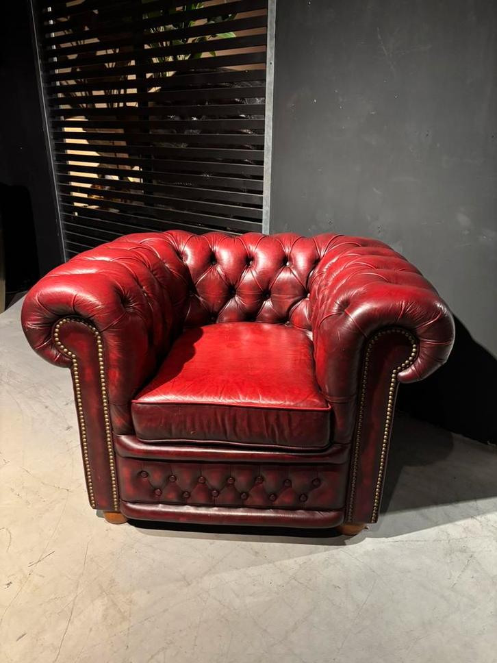 Antiekrode Engelse Chesterfield Clubfauteuil, Huis en Inrichting, Fauteuils, Zo goed als nieuw, Leer, 100 tot 125 cm, 75 tot 100 cm