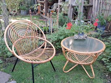 Rotan Rohe Noordwolde ronde tafel met stoeltje. beschikbaar voor biedingen
