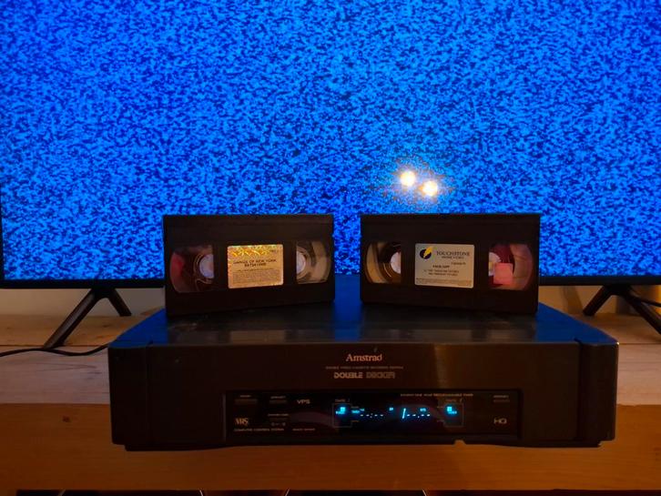 VINTAGE RETRO WERKEND DUBBELE VHS SPELER RECORDER AMSTRAD, Audio, Tv en Foto, Professionele Audio-, Tv- en Video-apparatuur, Zo goed als nieuw