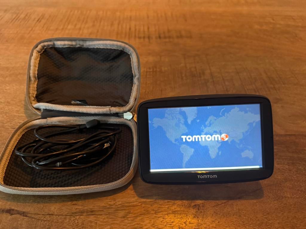 TomTom VIA 52, Auto diversen, Autonavigatie, Ophalen of Verzenden, Zo goed als nieuw