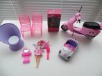 Barbie Stoelen Auto Scooter Poppetje Poppetje in doos, Ophalen of Verzenden, Zo goed als nieuw