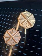 2 schouderemblemen luchtdoel artillerie, Verzamelen, Ophalen of Verzenden, Landmacht, Nederland, Embleem of Badge