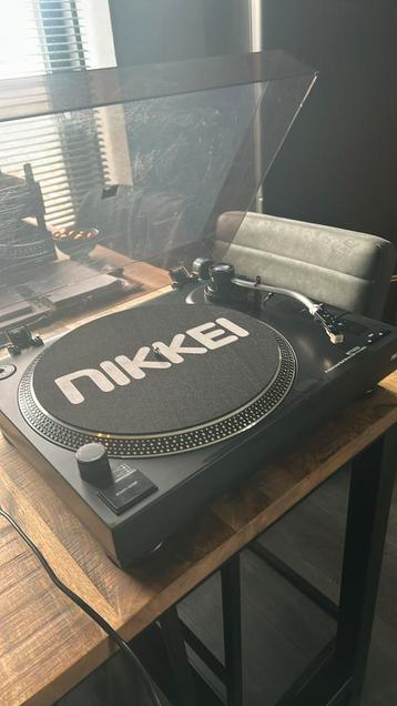 Nikkei platenspeler  beschikbaar voor biedingen