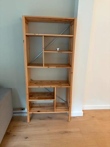 Houten Boekenkast Grenenhout beschikbaar voor biedingen