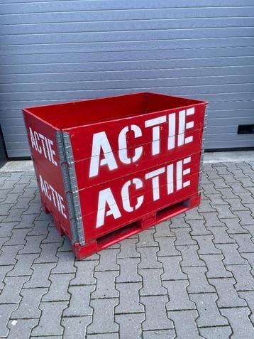 Rode actie pallet met 4 palletranden - opzetranden  beschikbaar voor biedingen